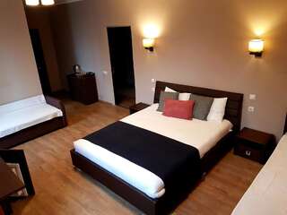 Отель La Maison Hotel Орхей Стандартный двухместный номер с 1 кроватью или 2 отдельными кроватями-1